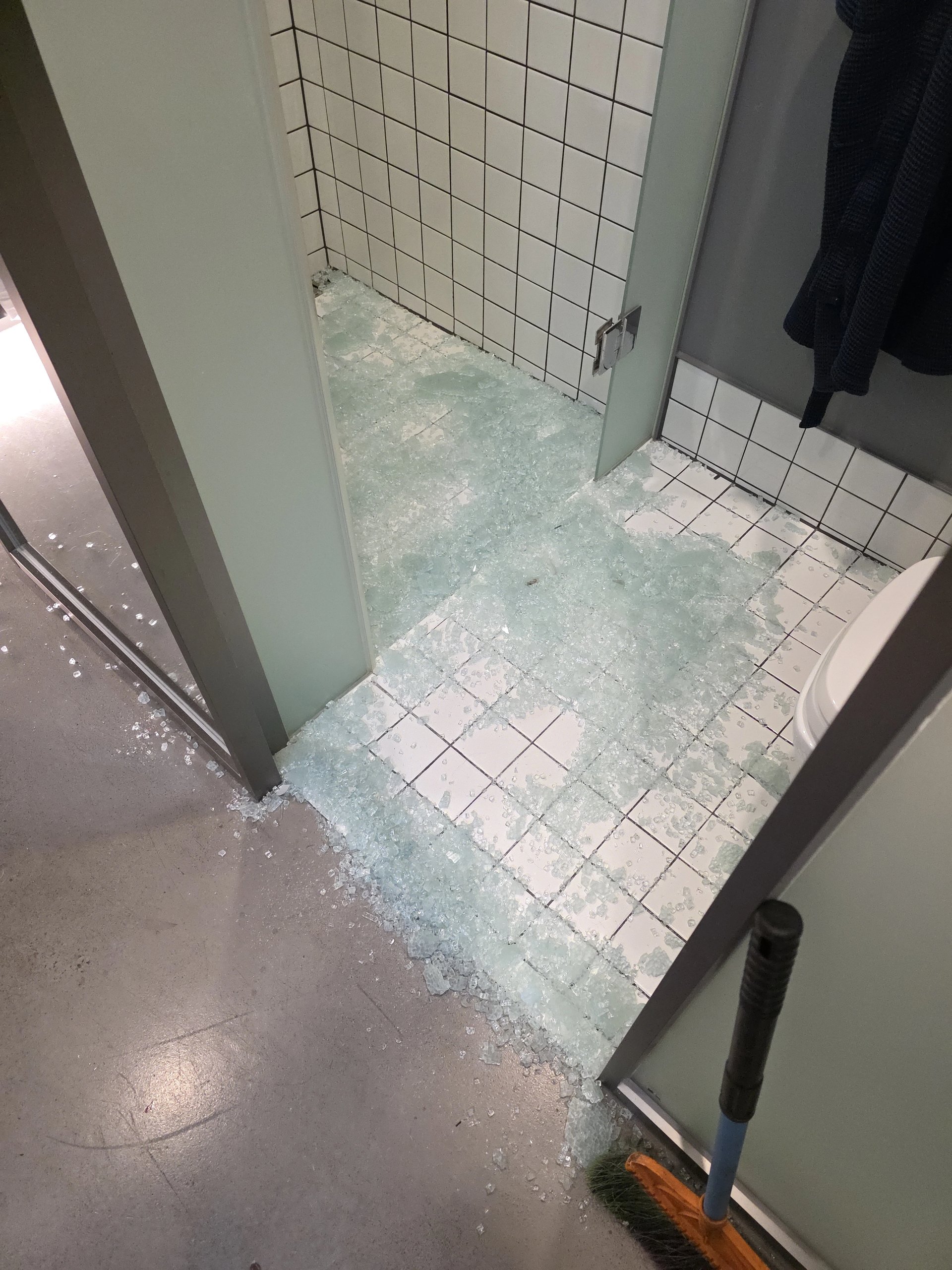 샤워부스 시공 작업 shower-09-20260223_163237_019
